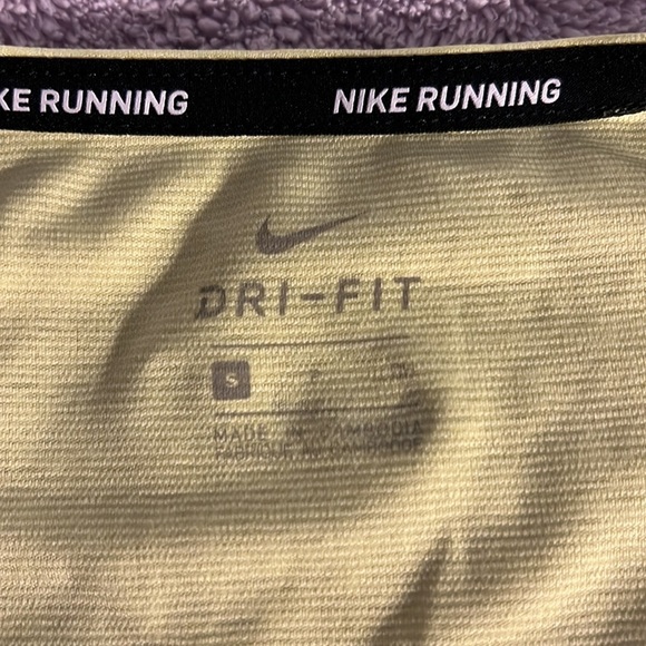 Nike dri-fit running shirt - Picture 2 of 2